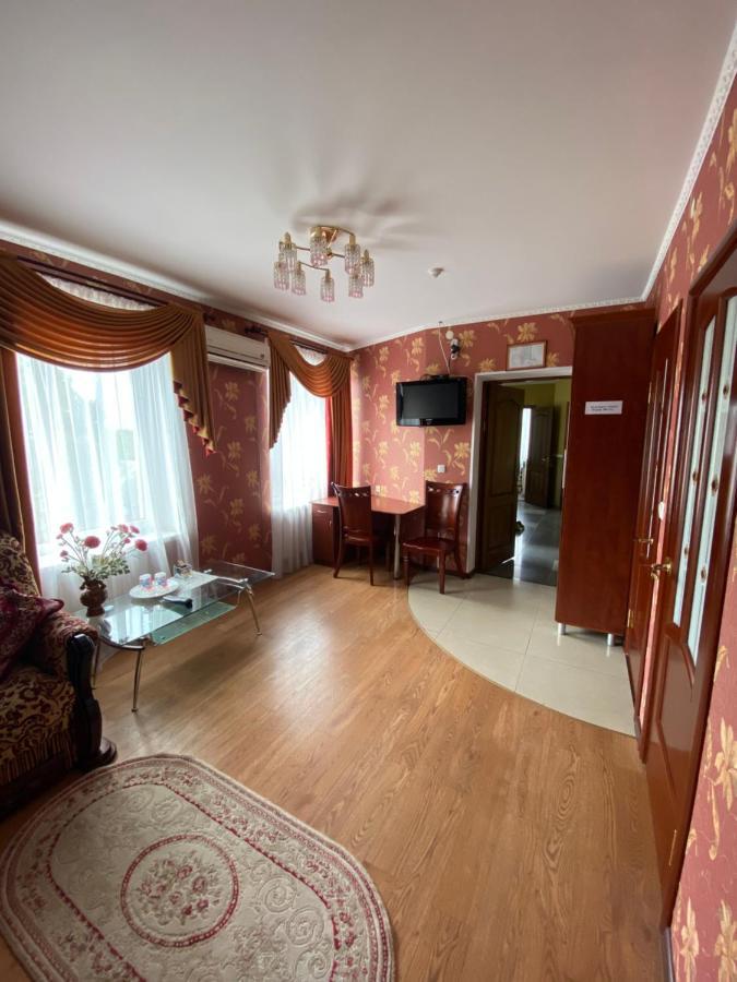 Золотий Лев Hotell Zvenyhorodka Exteriör bild